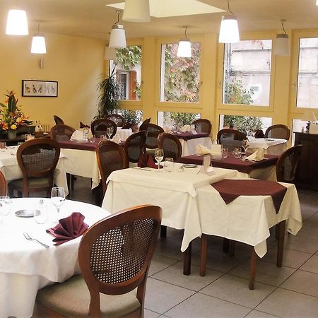 Hotel L' Ecu Montbard Ngoại thất bức ảnh