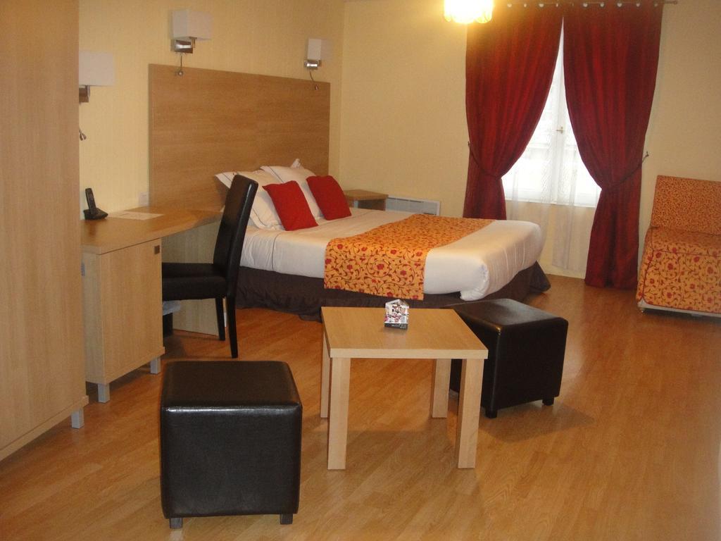 Hotel L' Ecu Montbard Phòng bức ảnh